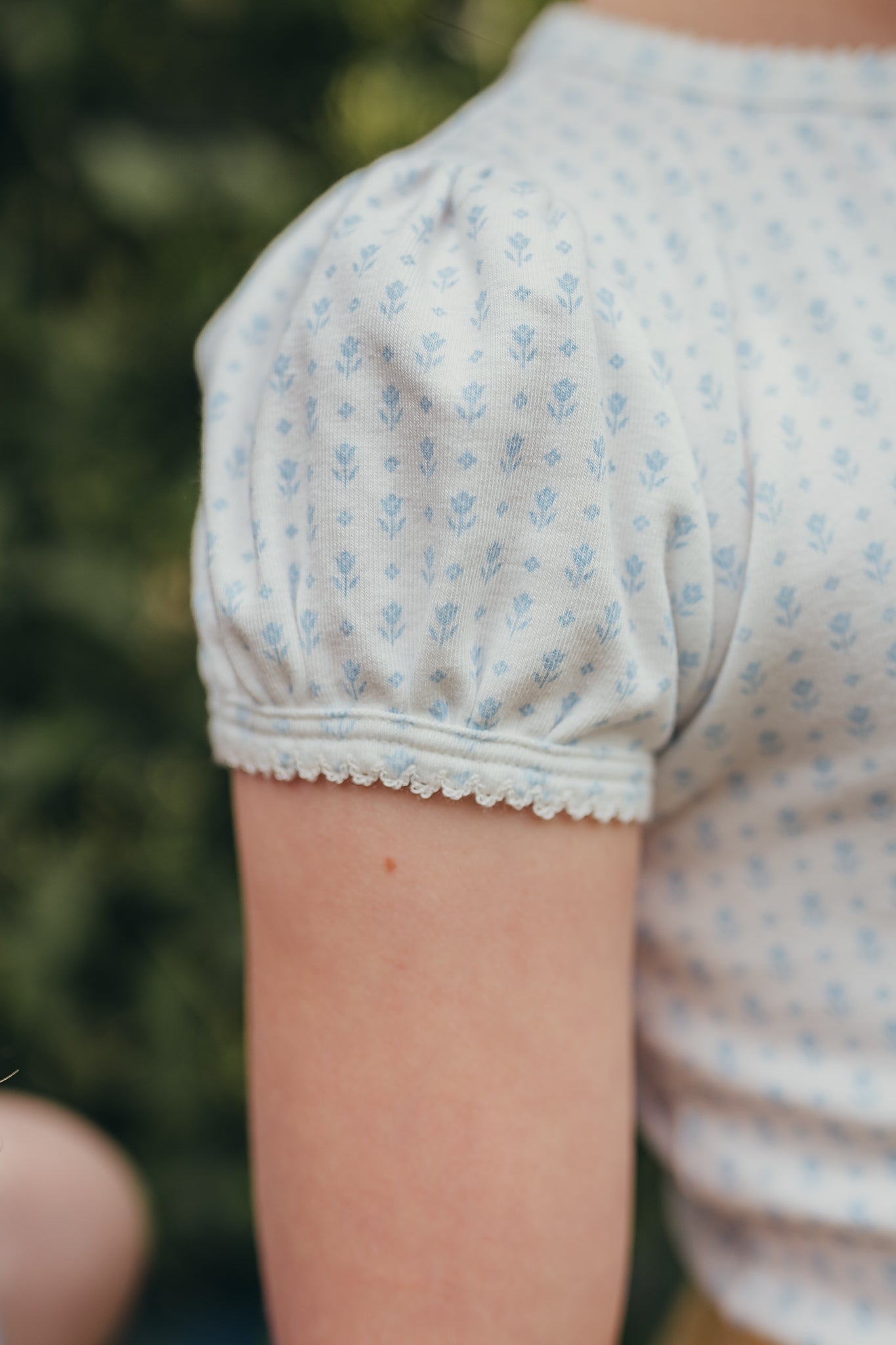 Beaufort Tee | Cornflower Tulips